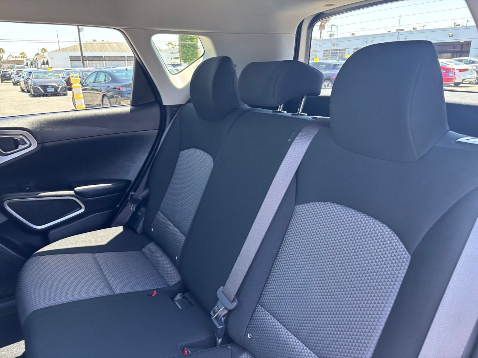 Used 2025 Kia Soul LX w/ LX Technology Package FWD image 25