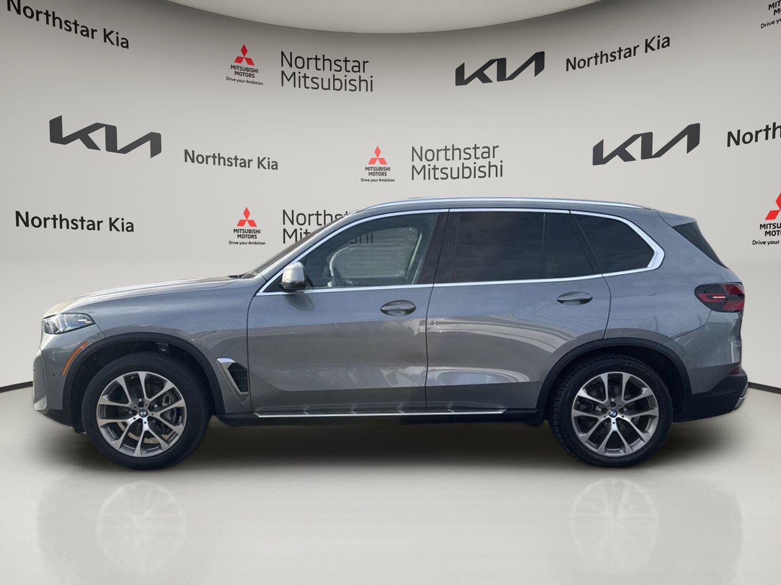 Used 2024 BMW X5 xDrive40i AWD/4WD image 2