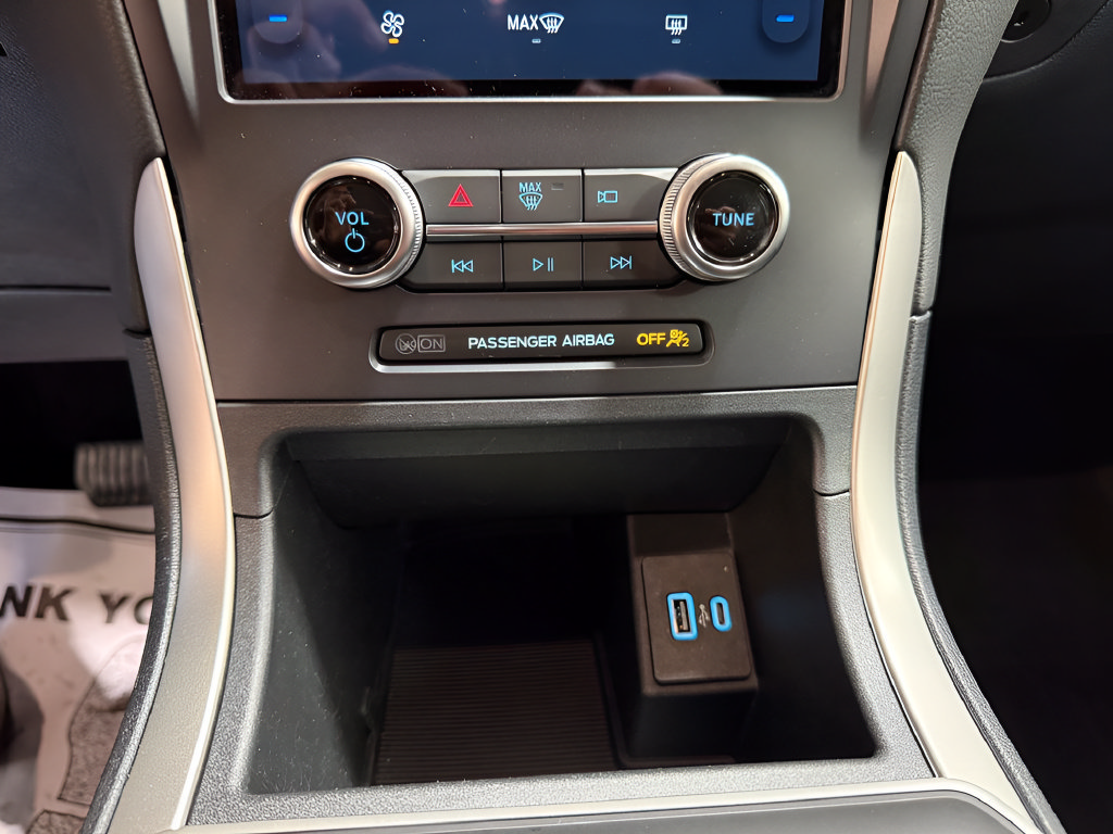 Used 2024 Ford Edge SE w/ Black Appearance Package AWD/4WD image 16