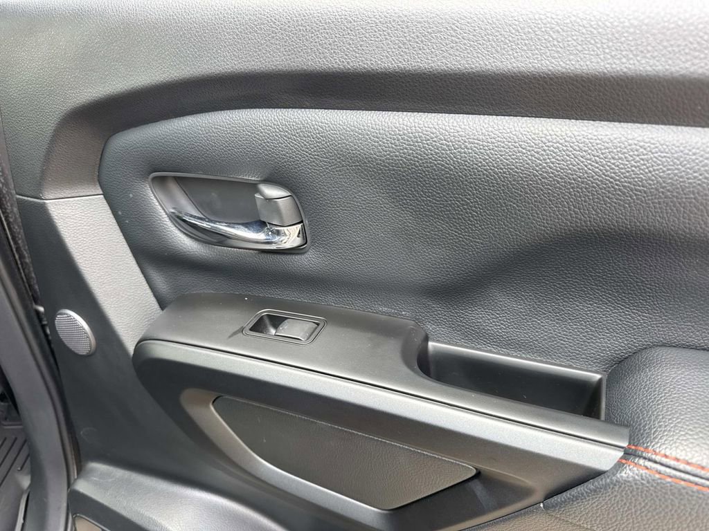 Used 2023 Nissan Titan PRO-4X image 21