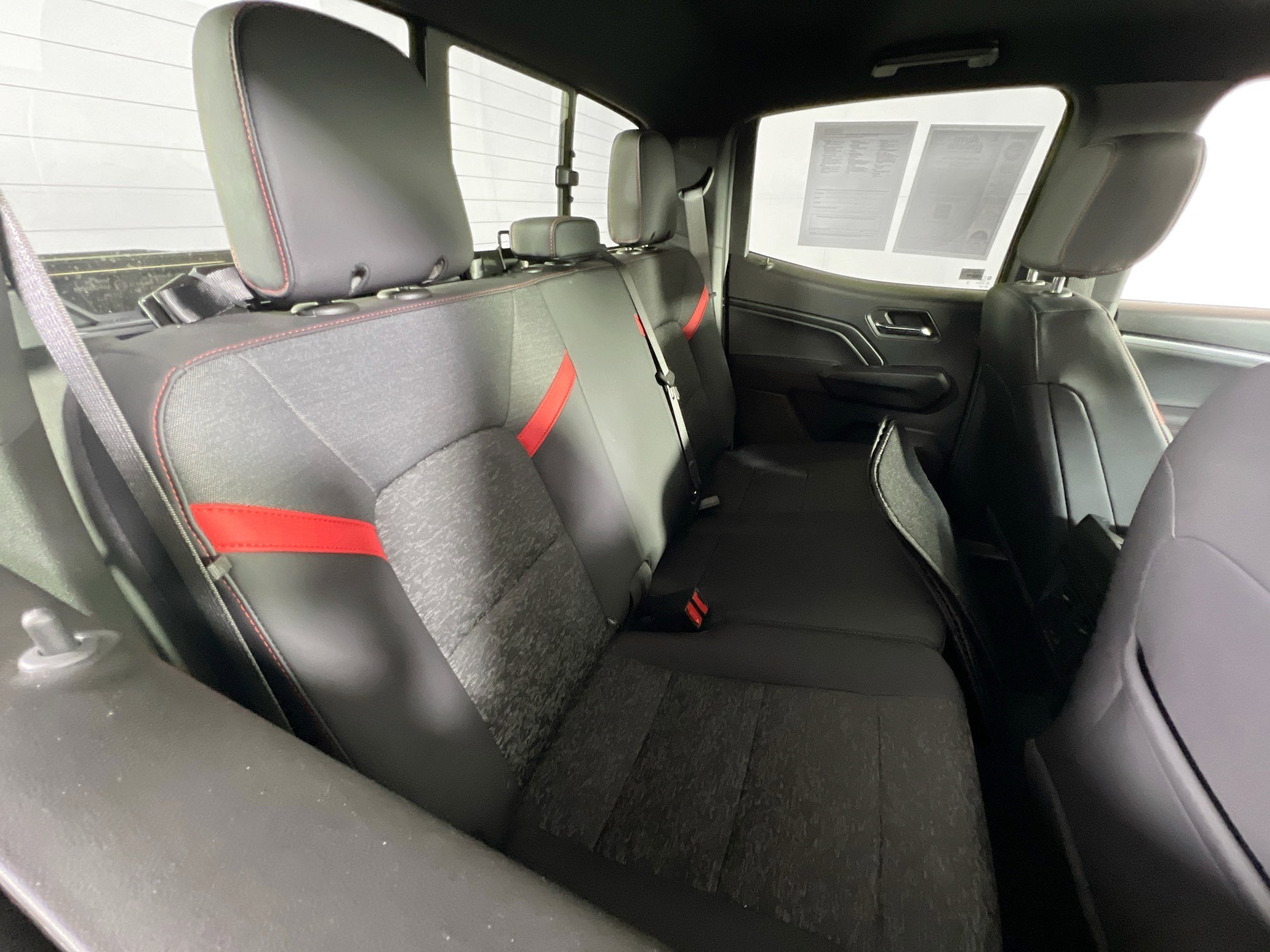 Used 2024 Chevrolet Colorado Z71 w/ Z71 Convenience Package 2 image 25