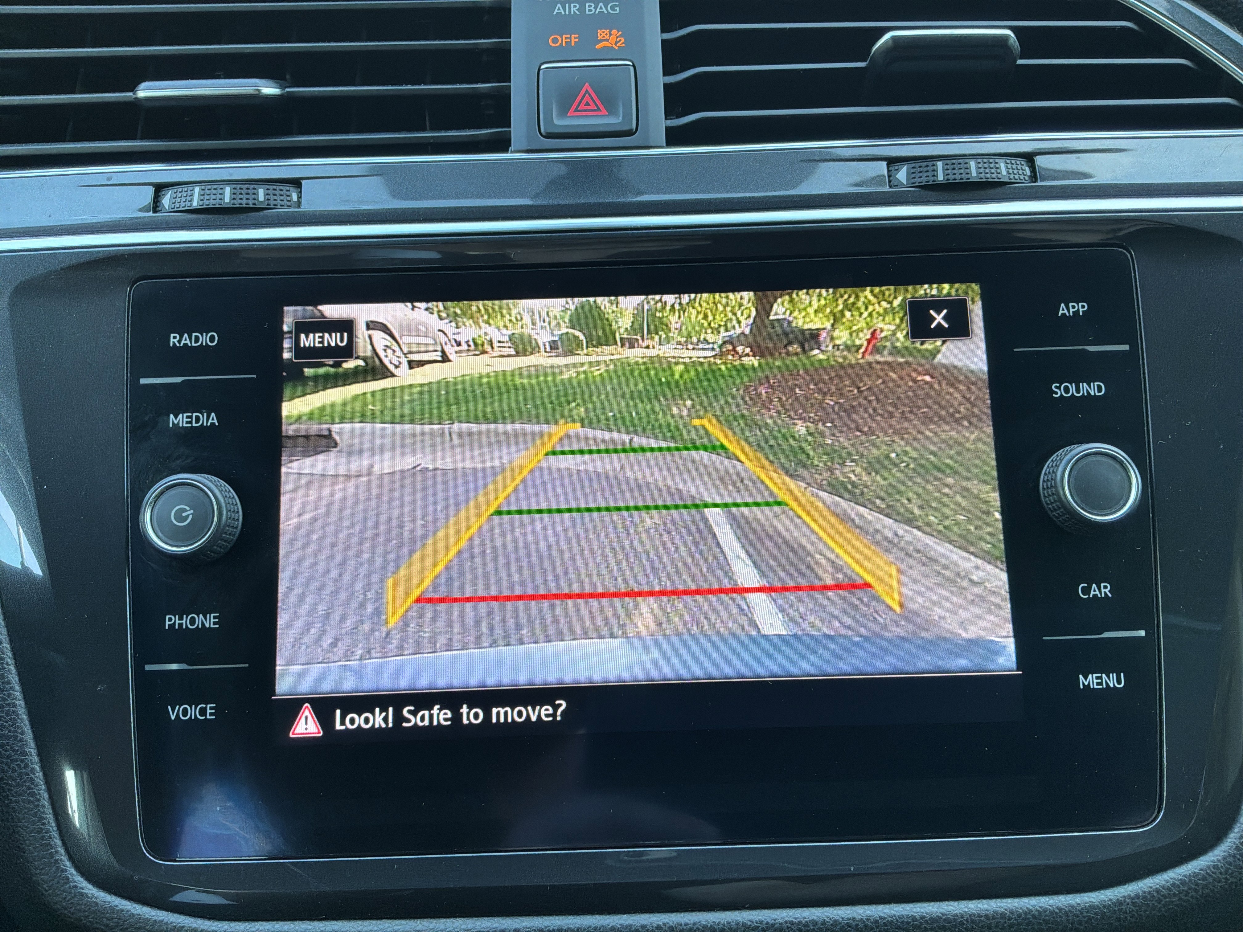 Used 2018 Volkswagen Tiguan SE AWD/4WD image 25