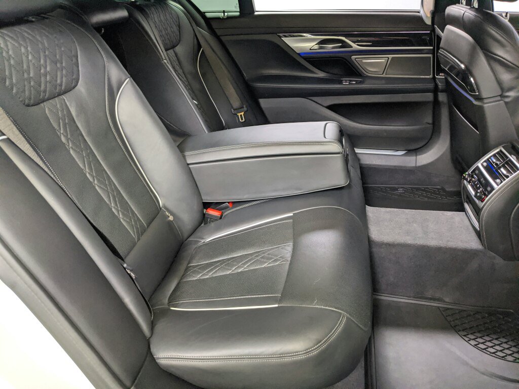 Used 2022 BMW 750i xDrive w/ Executive Package AWD/4WD image 32