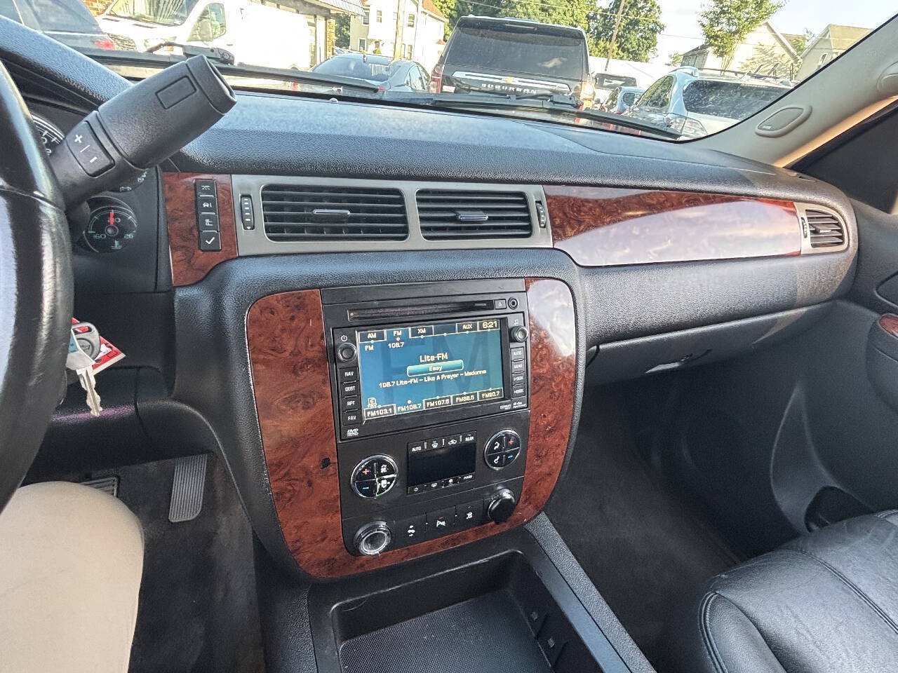 Used 2011 Chevrolet Suburban LT AWD/4WD image 33