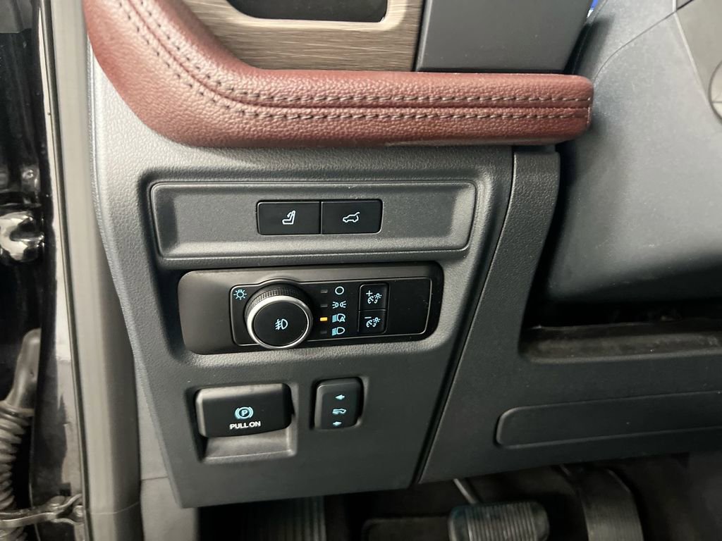 Used 2024 Ford Expedition Limited image 19
