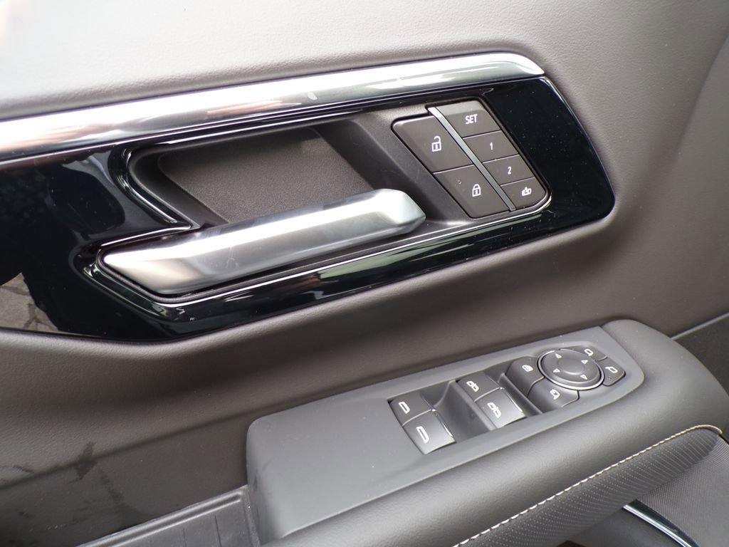 New 2026 Chevrolet Suburban Premier AWD/4WD image 14