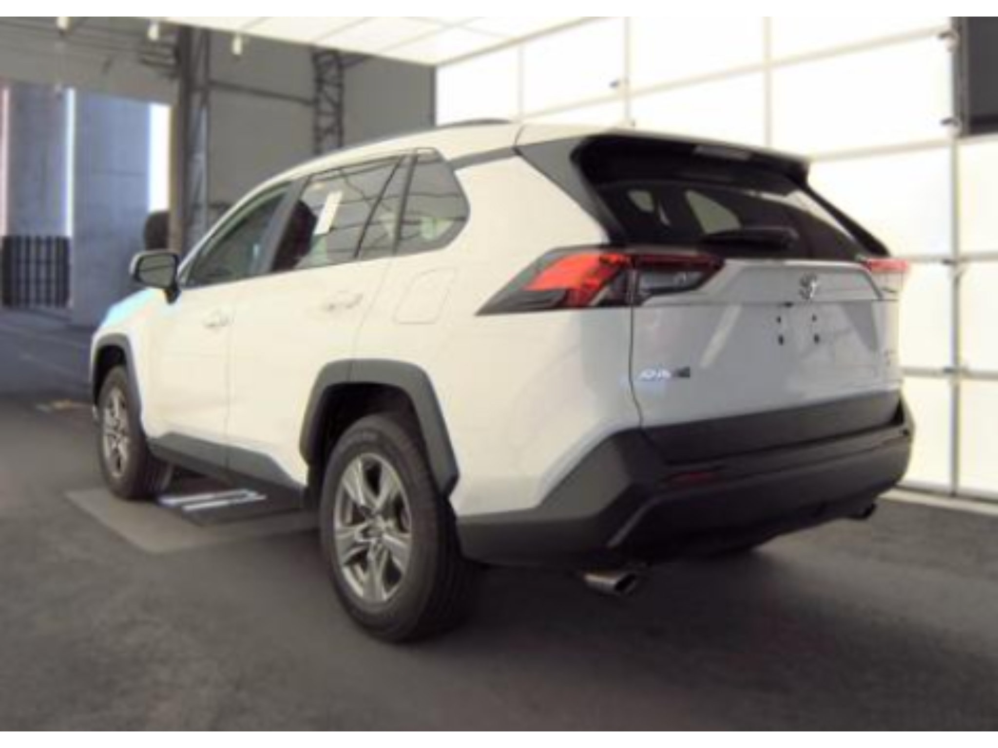 Used 2025 Toyota RAV4 XLE w/ Weather Package AWD/4WD image 1