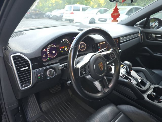 Used 2023 Porsche Cayenne Platinum Edition AWD/4WD image 14