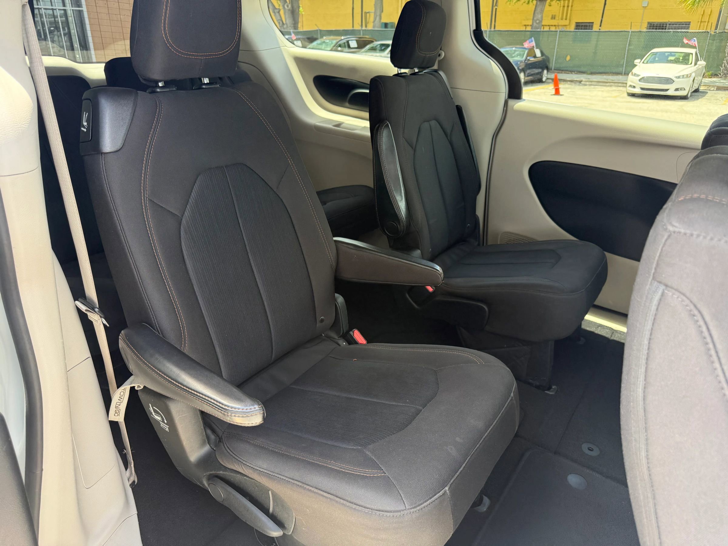 Used 2017 Chrysler Pacifica Touring FWD image 15