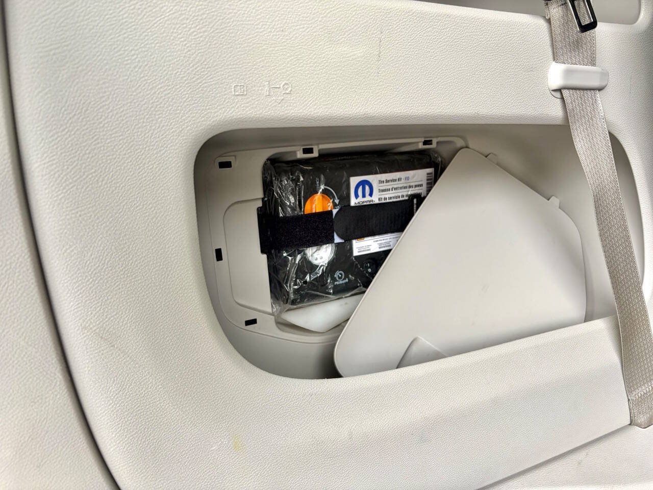 Used 2024 Chrysler Pacifica Touring-L FWD image 40