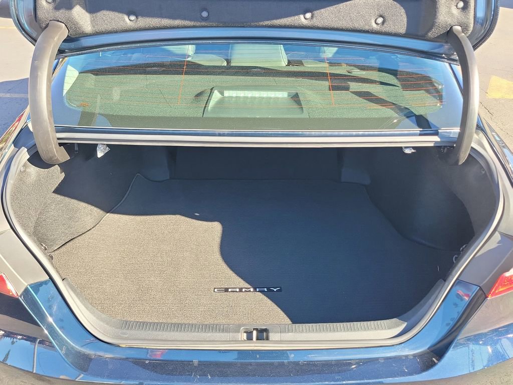 Used 2018 Toyota Camry XLE image 8