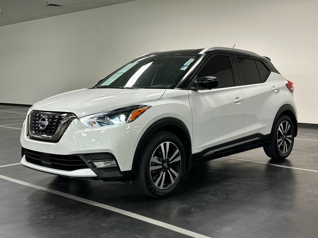 Used 2020 Nissan Kicks SR w/ SR Premium Package FWD image 3