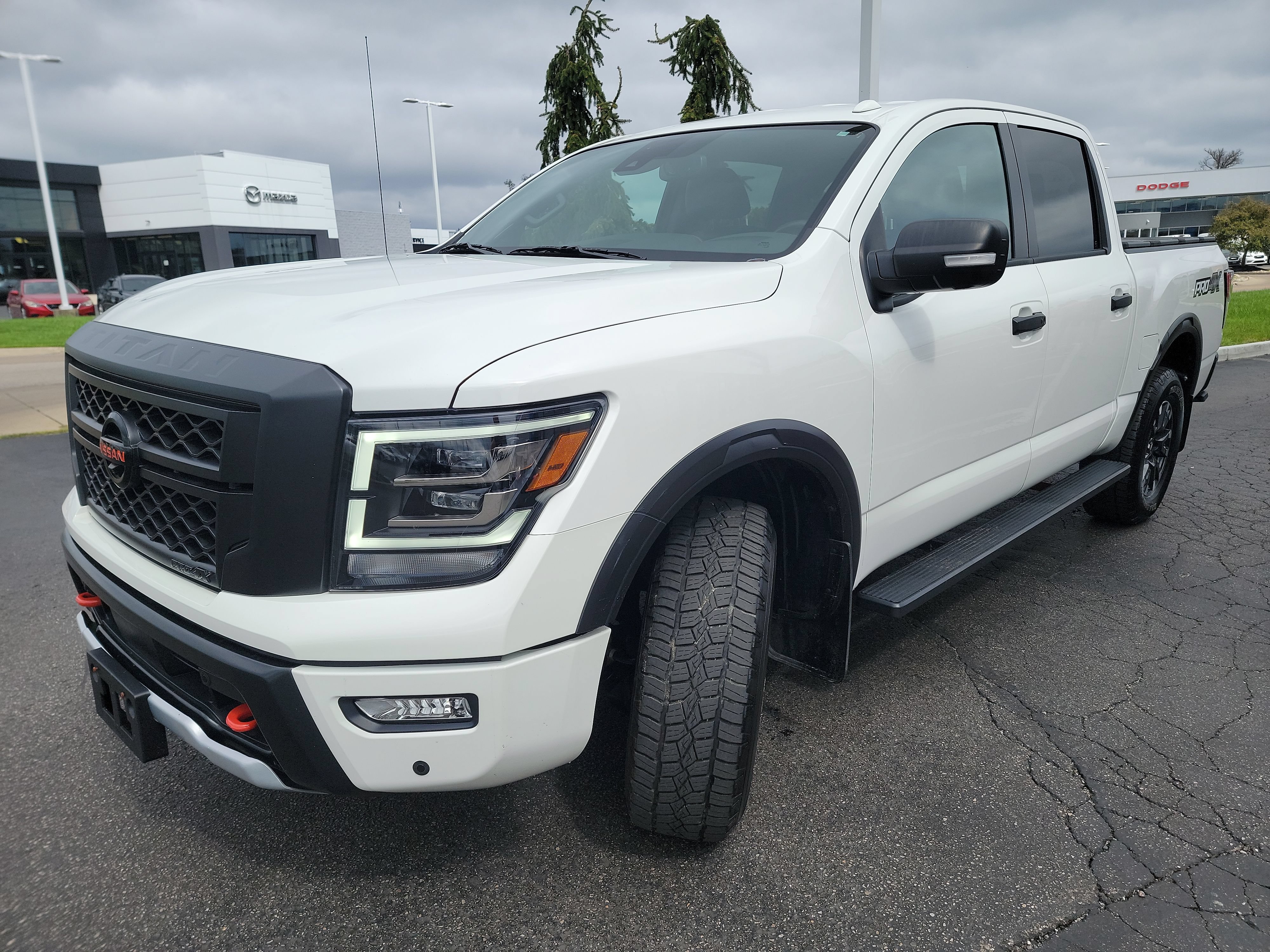 Used 2021 Nissan Titan PRO-4X w/ Pro-4x Convenience Package AWD/4WD image 3
