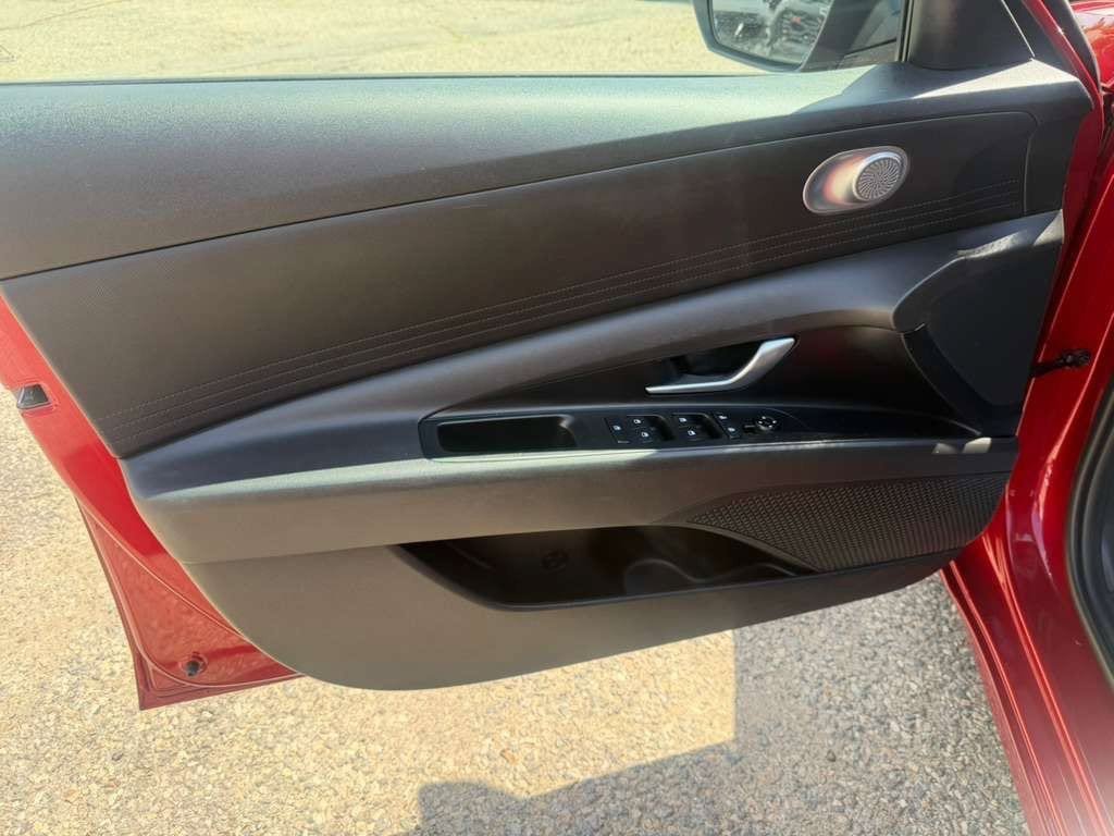 Certified 2023 Hyundai Elantra SEL FWD image 10