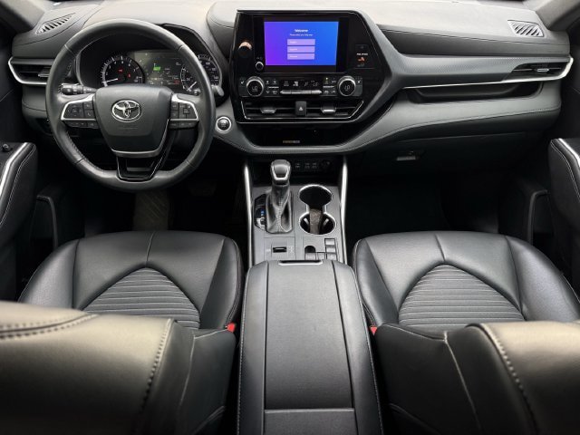 Used 2024 Toyota Highlander XSE FWD image 11