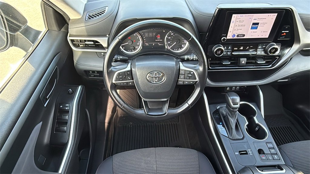 Used 2023 Toyota Highlander LE image 20