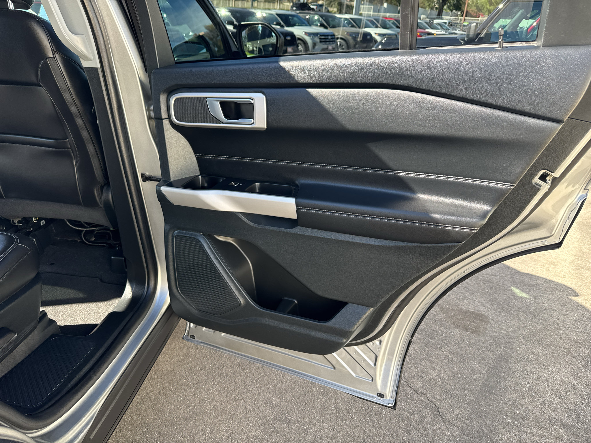 Used 2023 Ford Explorer XLT w/ Equipment Group 202A RWD image 20