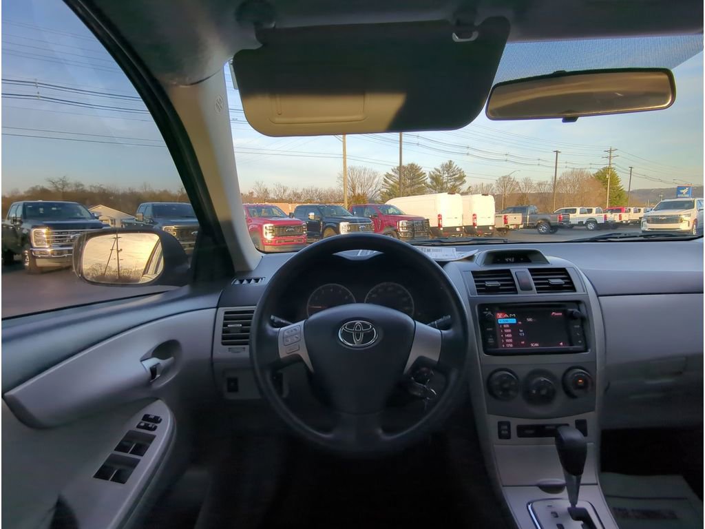 Used 2013 Toyota Corolla LE image 14