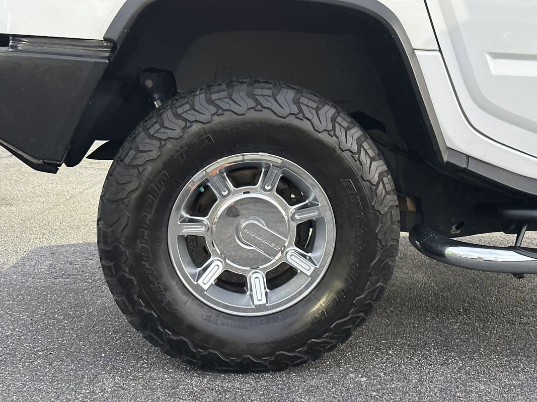Used 2005 HUMMER H2 w/ Preferred Equipment Group image 14