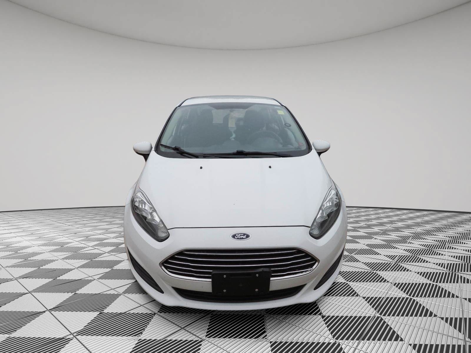 Used 2014 Ford Fiesta SE FWD image 2