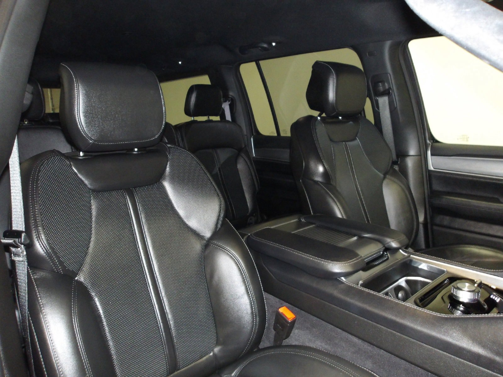 Used 2025 Jeep Wagoneer 4WD image 17