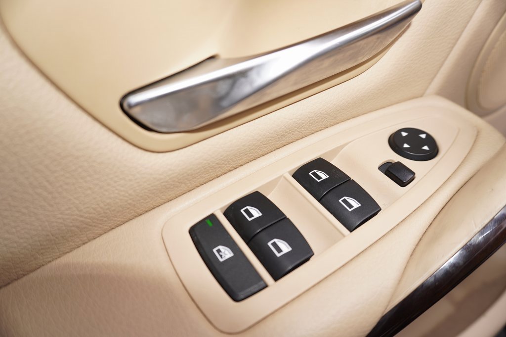 Used 2015 BMW 320i xDrive Sedan image 13