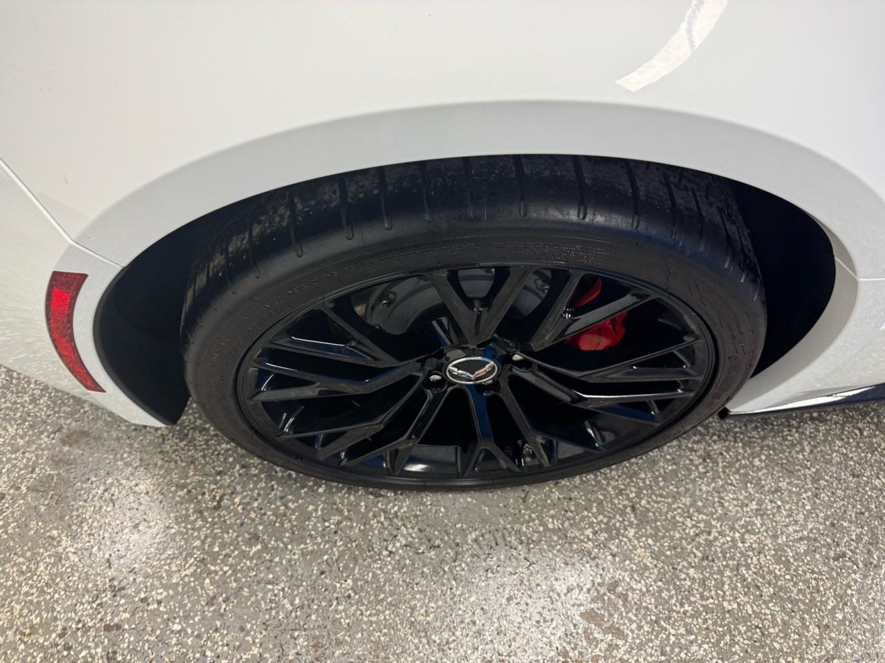 Used 2015 Chevrolet Corvette Z06 w/ 3LZ Preferred Equipment Group image 26