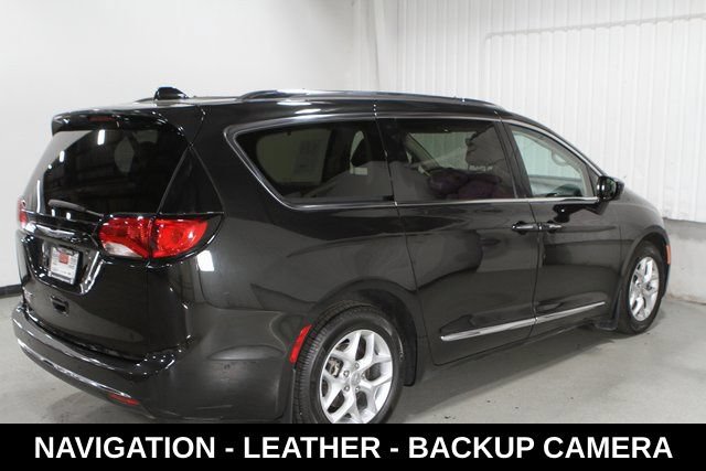 Used 2020 Chrysler Pacifica Touring-L Plus w/ Tire & Wheel Group FWD image 33