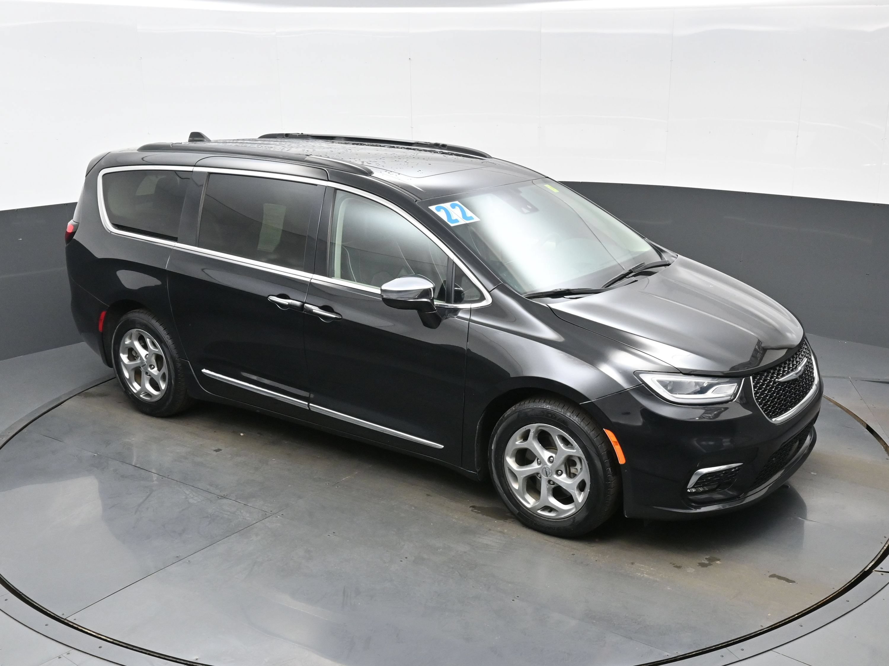 Used 2022 Chrysler Pacifica Limited FWD image 42