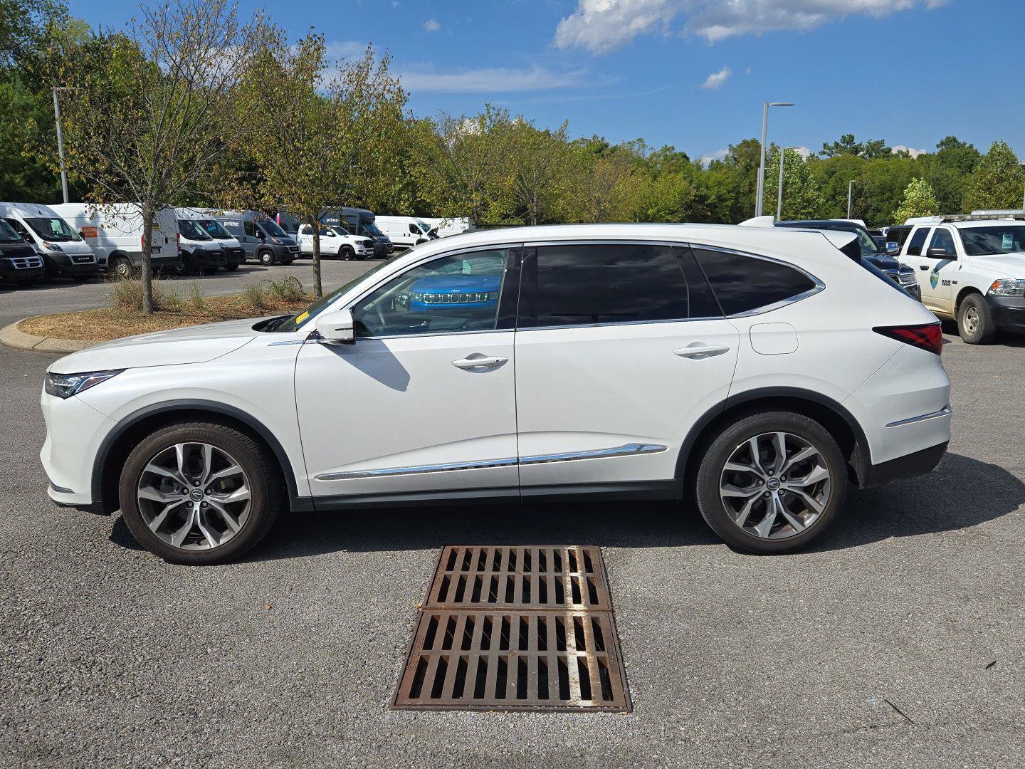 Used 2023 Acura MDX w/ Technology Package AWD/4WD image 4