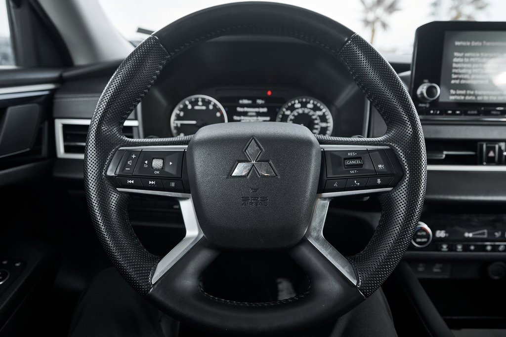 Used 2023 Mitsubishi Outlander SE image 29