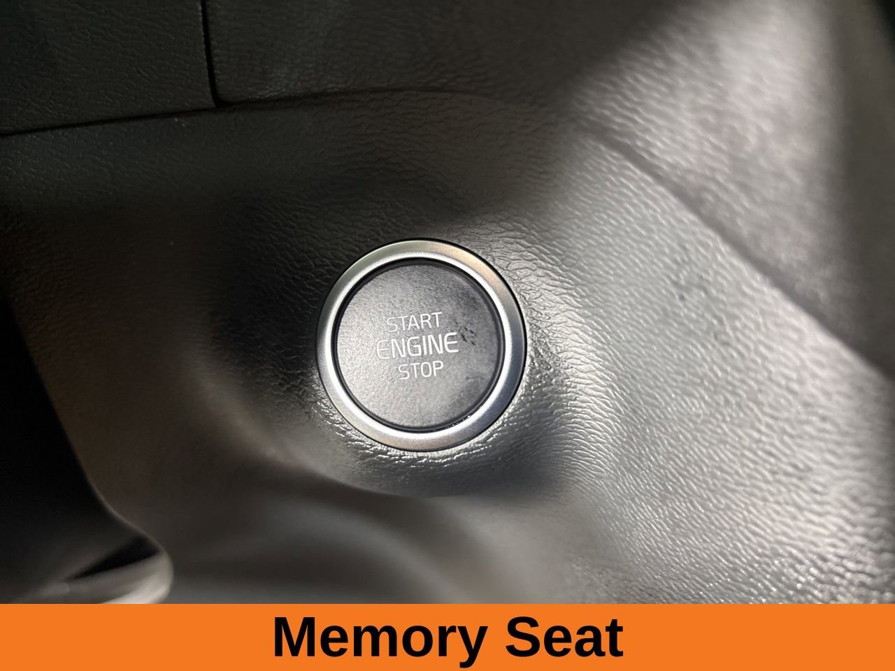 Used 2024 Volvo XC40 B5 Ultimate w/ Protection Package Premier image 14