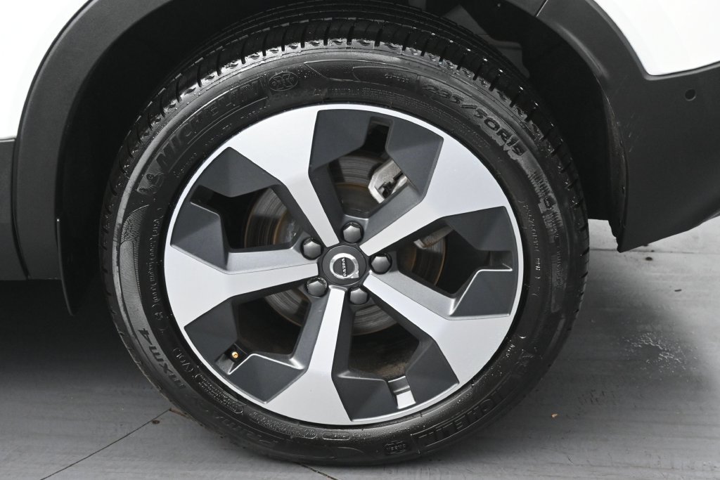 Used 2026 Volvo XC40 B5 Plus AWD/4WD image 15