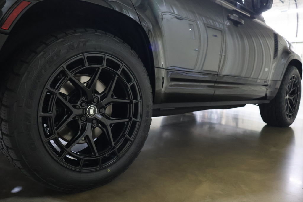 Used 2025 Land Rover Defender 130 V8 image 21