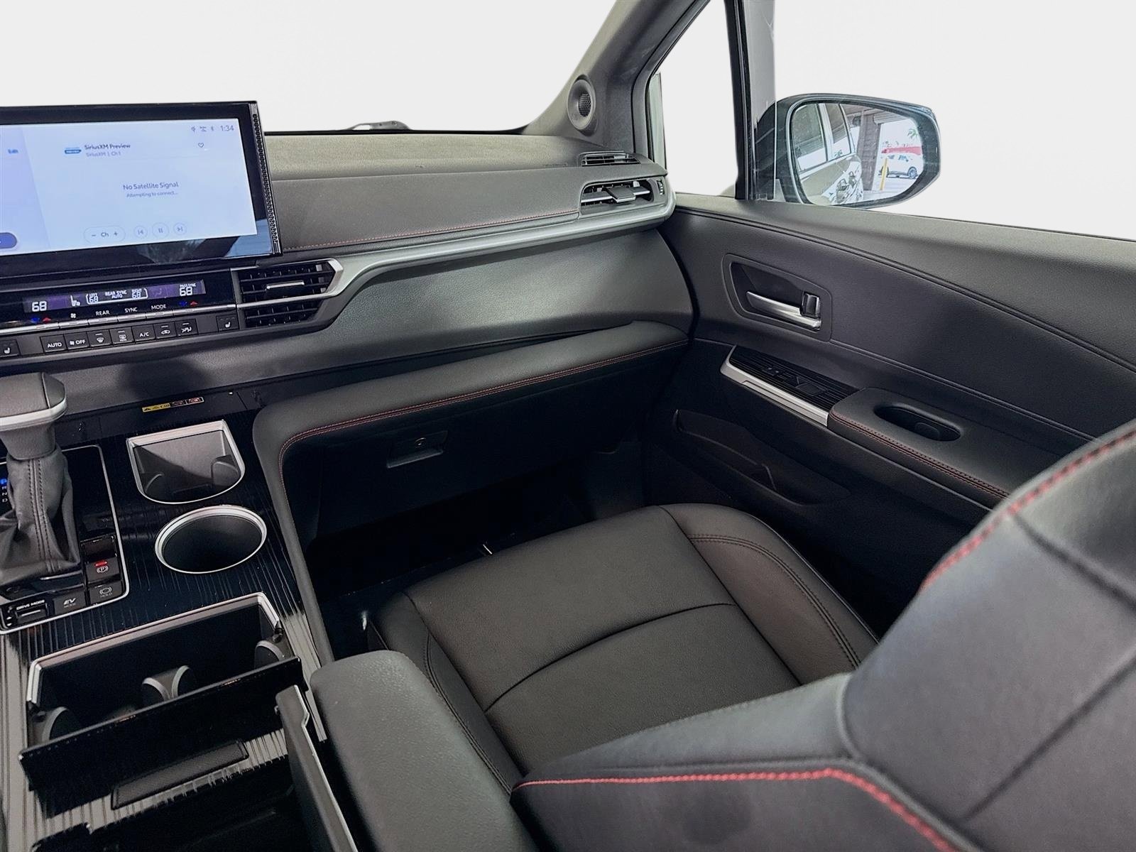 Used 2025 Toyota Sienna XSE w/ XSE Plus Package image 25