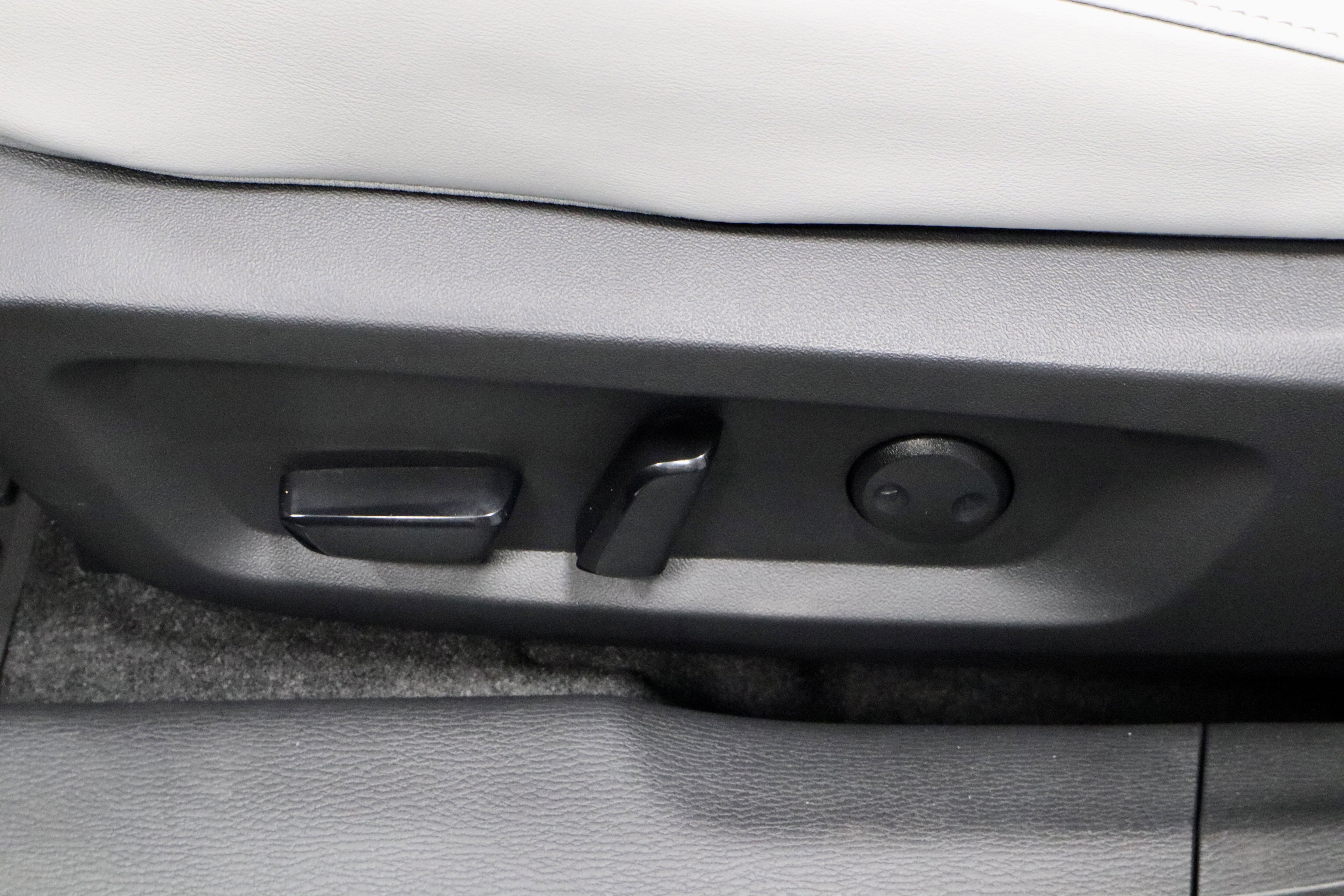 New 2025 Mitsubishi Outlander SE image 15