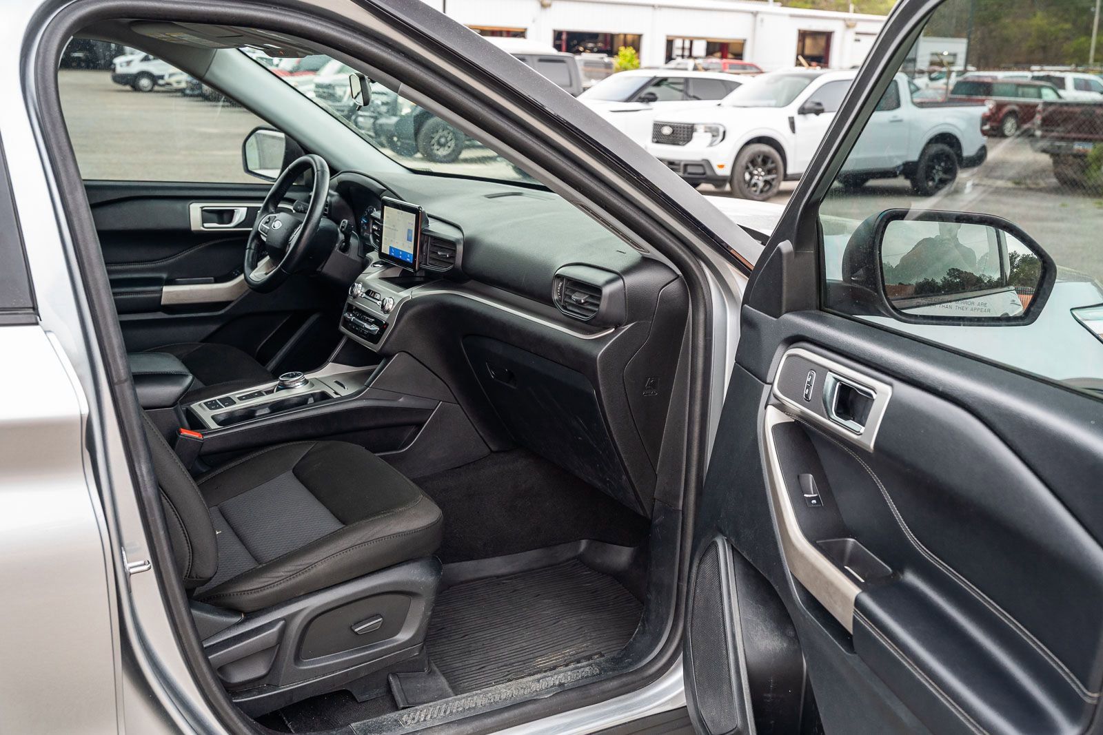 Certified 2022 Ford Explorer XLT RWD image 12