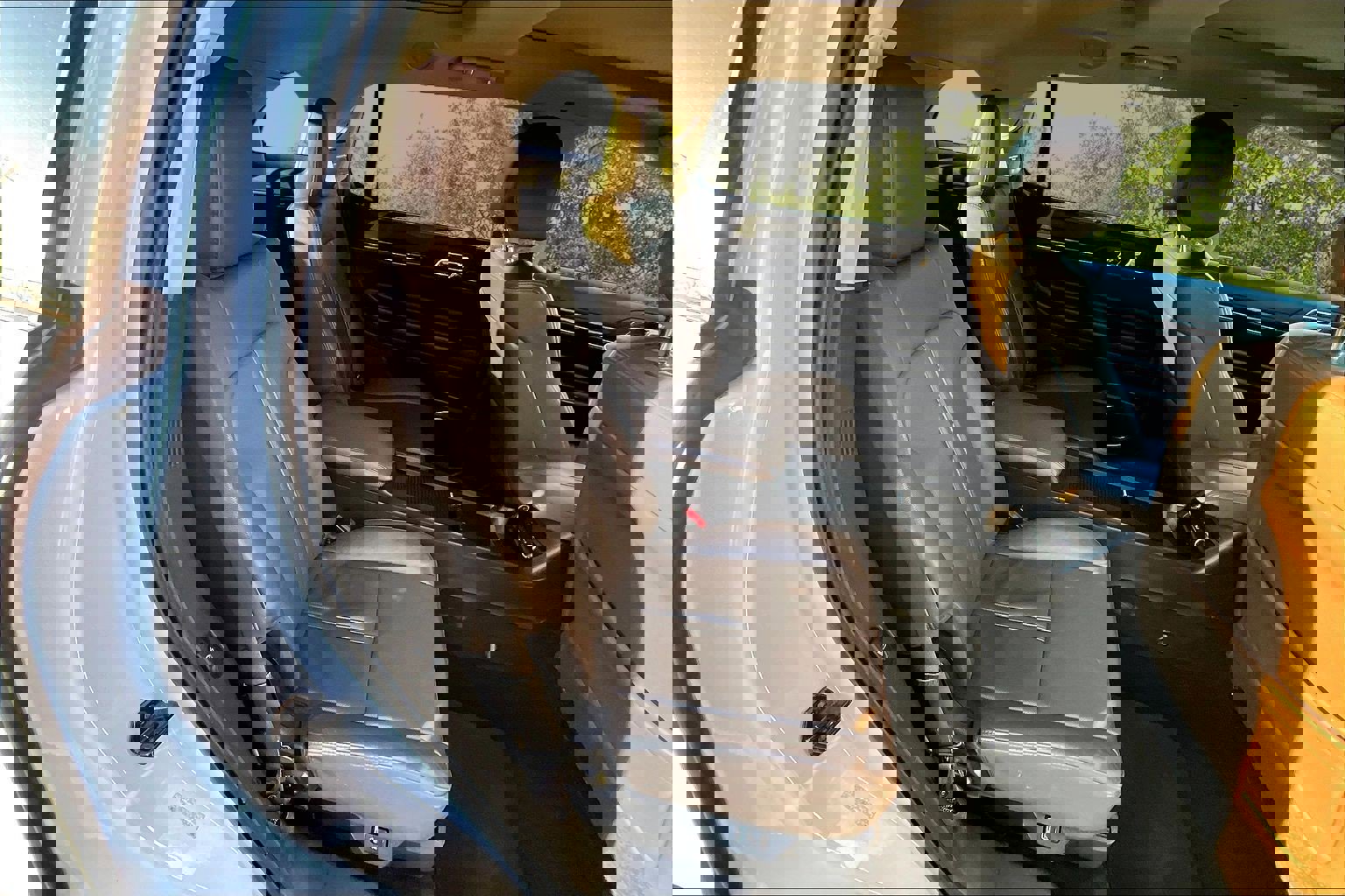 Used 2013 Lincoln MKT AWD image 27