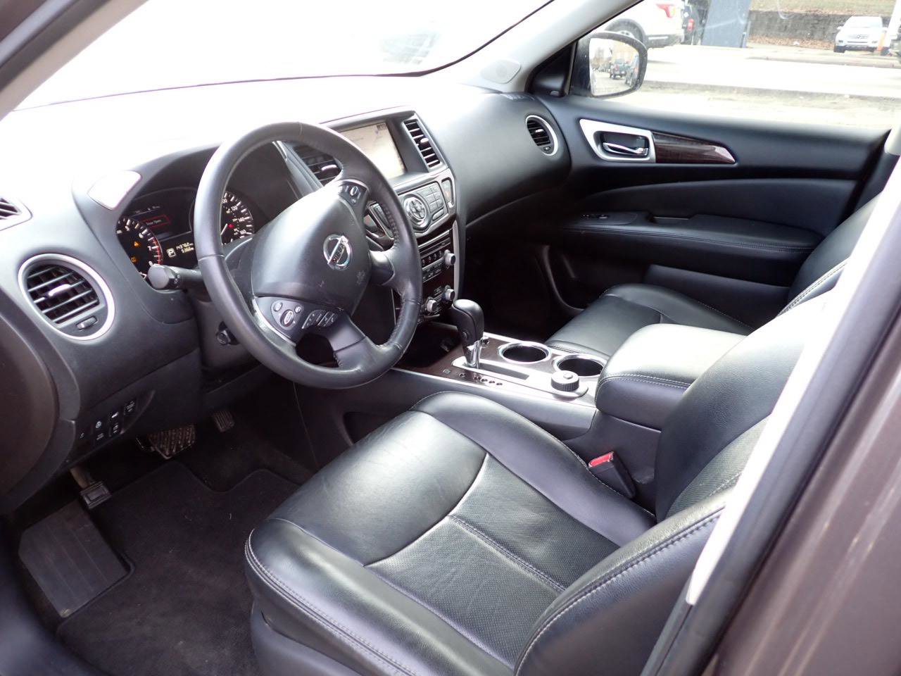 Used 2015 Nissan Pathfinder Platinum w/ Family Entertainment Package image 29