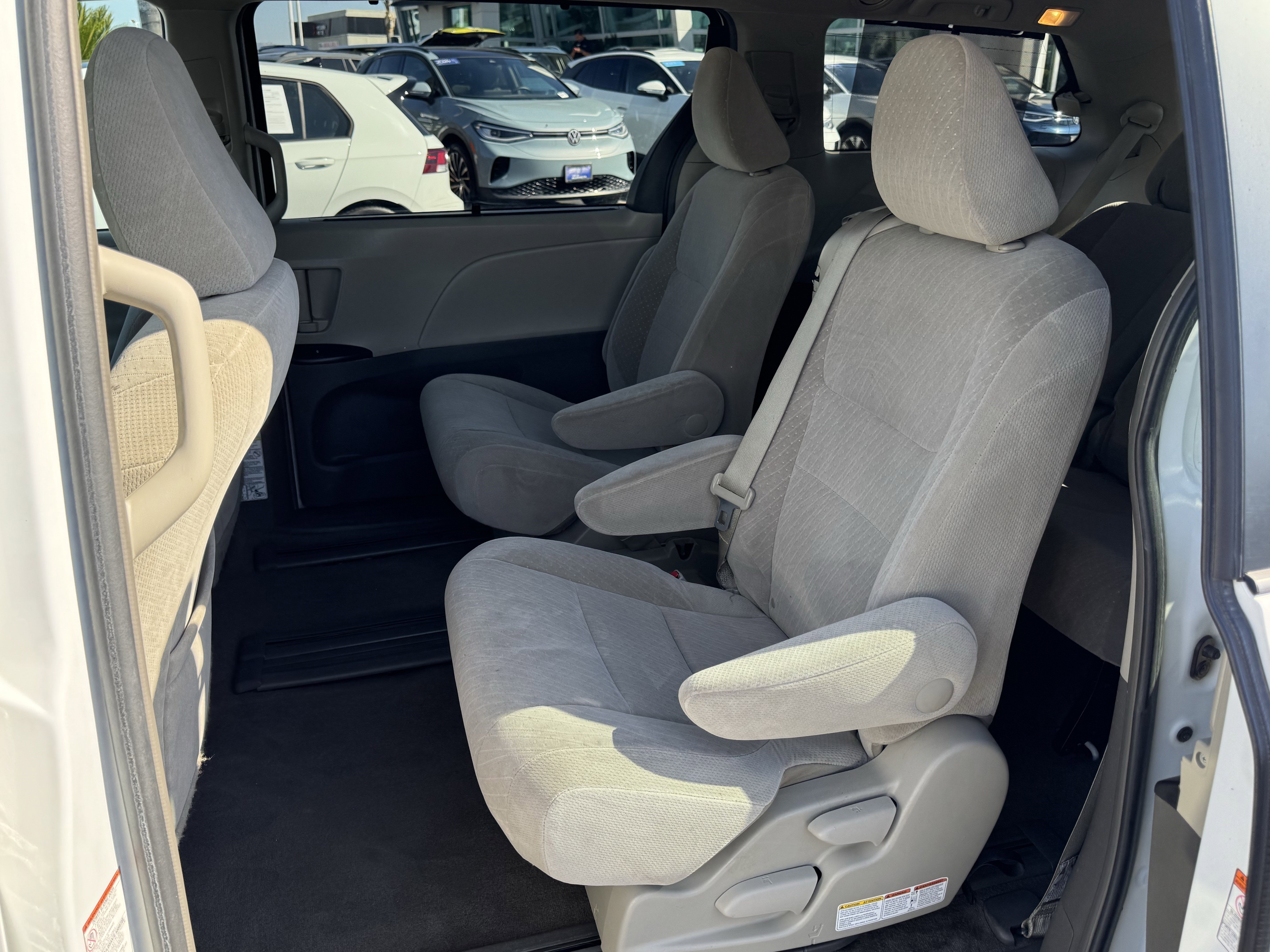 Used 2017 Toyota Sienna LE FWD image 33