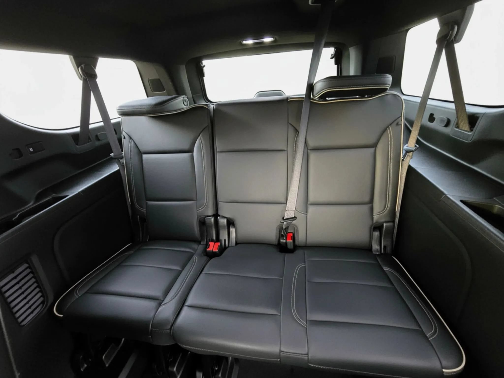 Used 2022 Chevrolet Suburban Premier RWD image 15