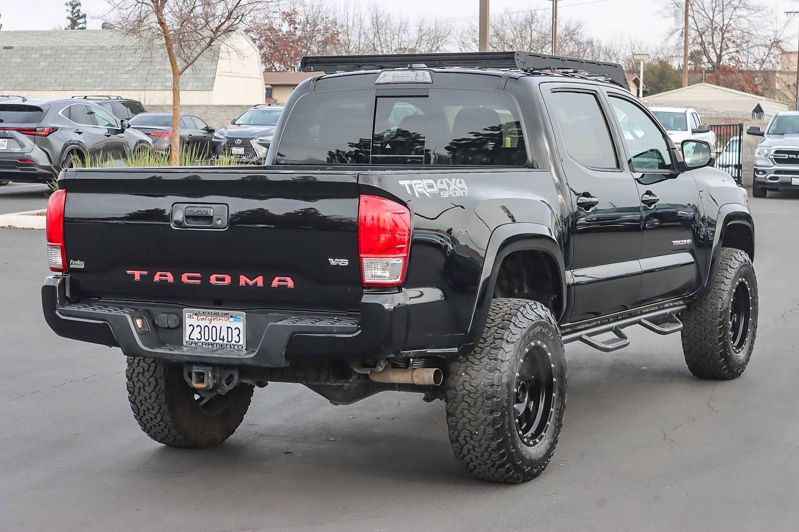 Used 2017 Toyota Tacoma TRD Sport image 4