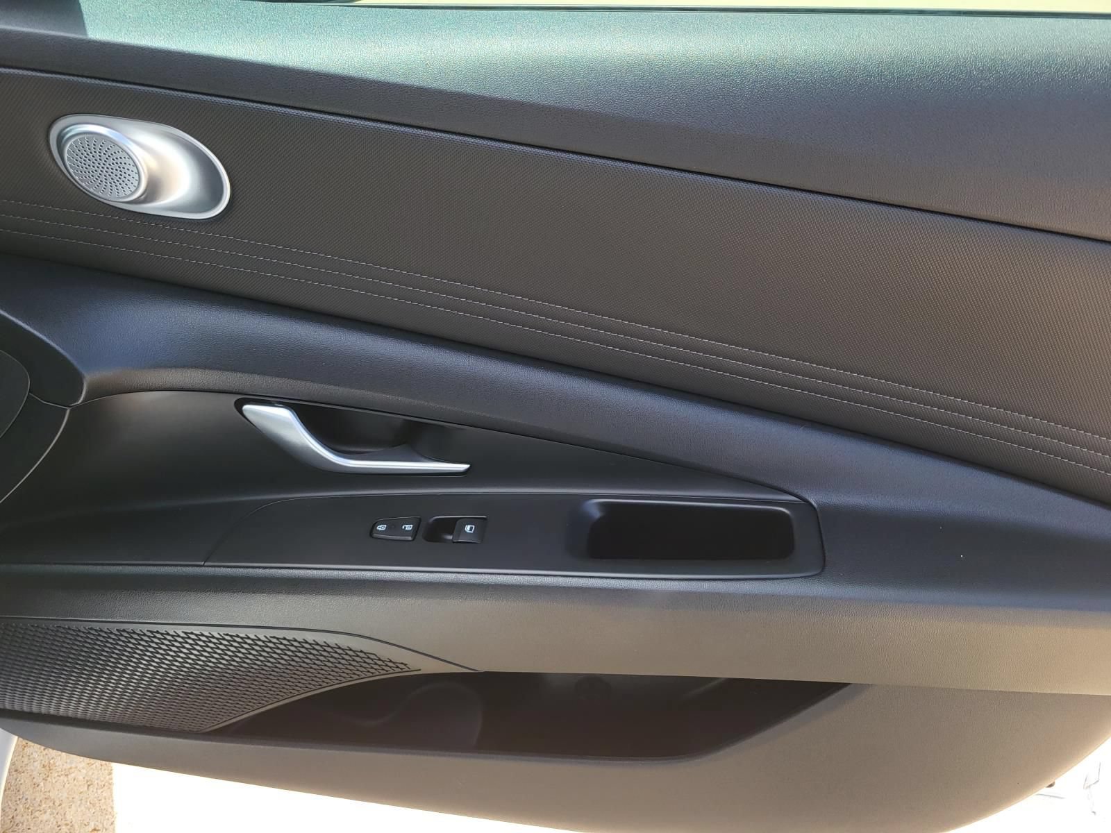 Used 2022 Hyundai Elantra Limited FWD image 6