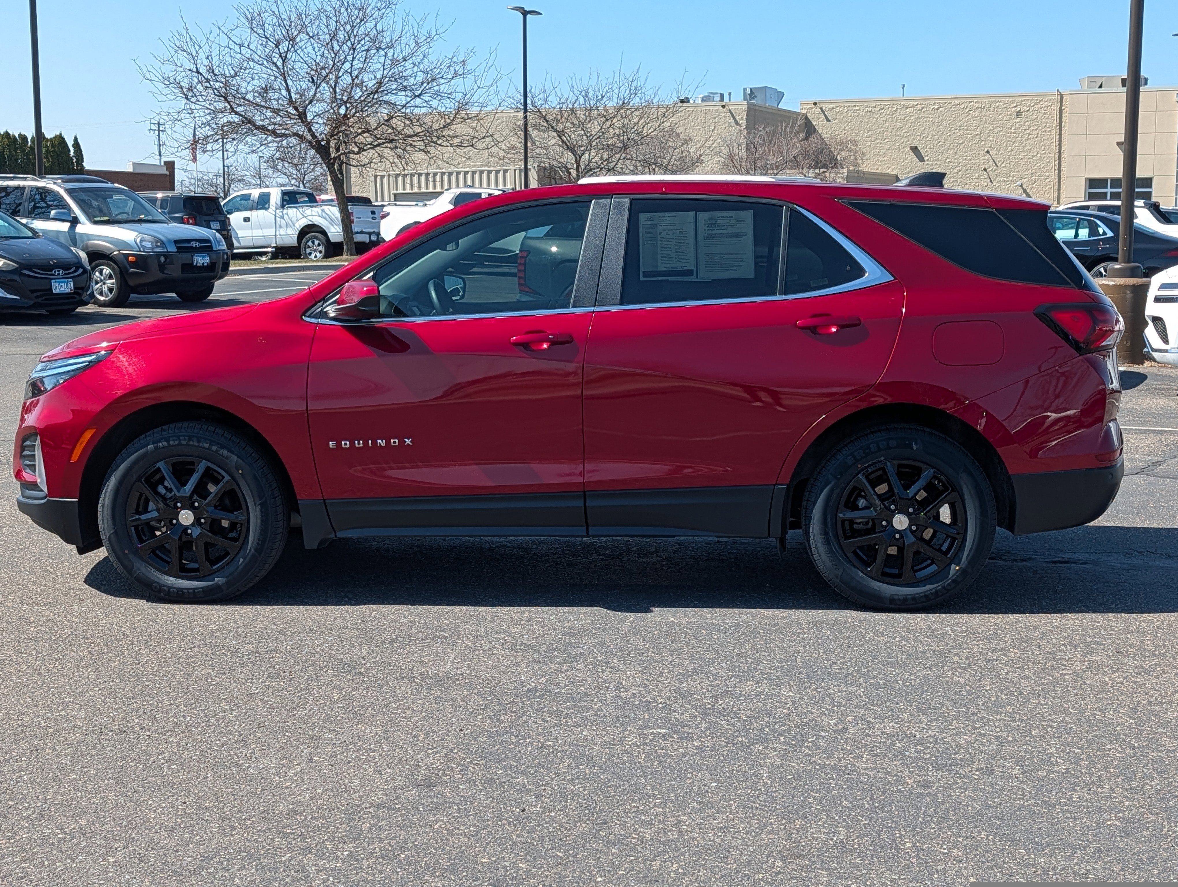 Used 2024 Chevrolet Equinox LT image 2