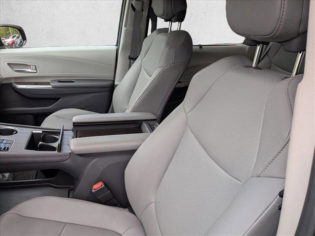 Used 2022 Toyota Sienna XLE w/ XLE Plus Package AWD/4WD image 15