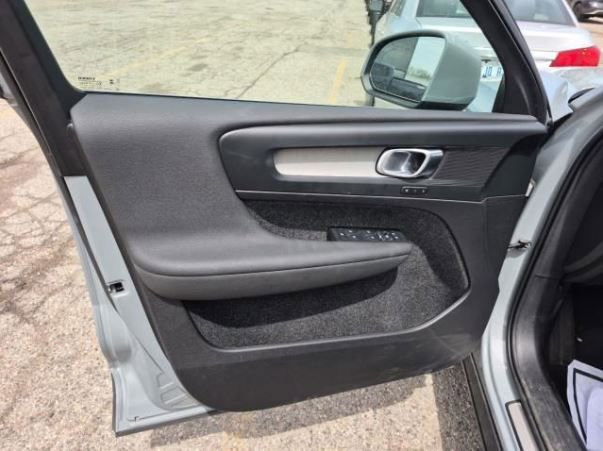 Used 2025 Volvo XC40 B5 Core AWD/4WD image 5