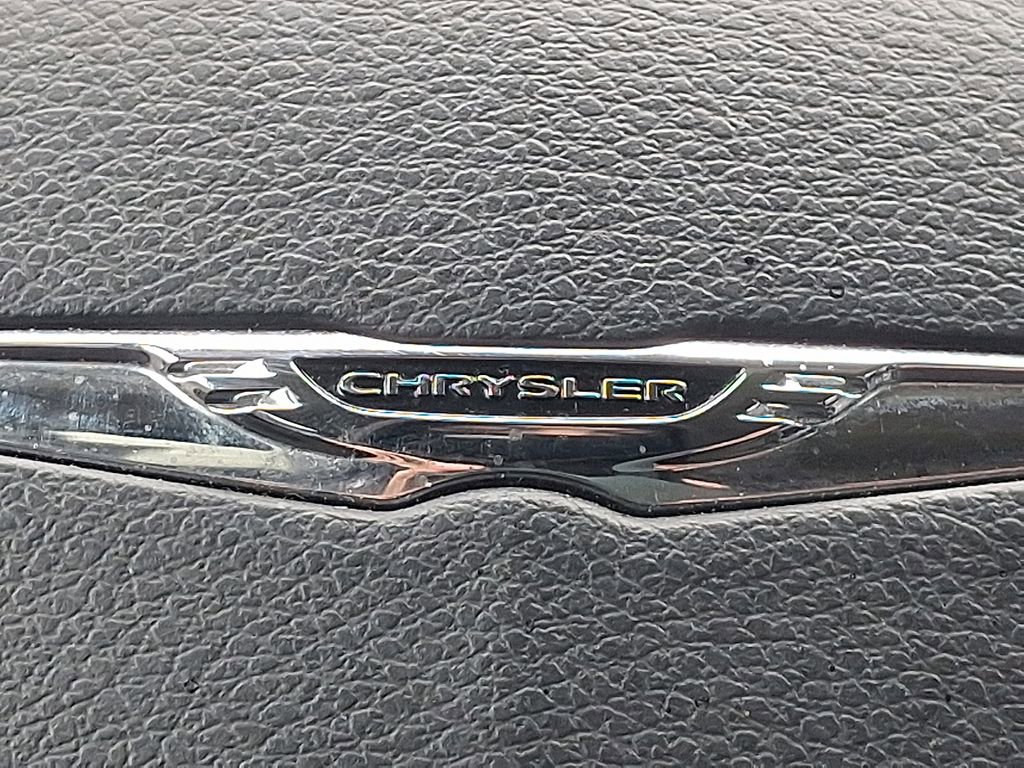 Used 2024 Chrysler Pacifica Touring-L FWD image 30
