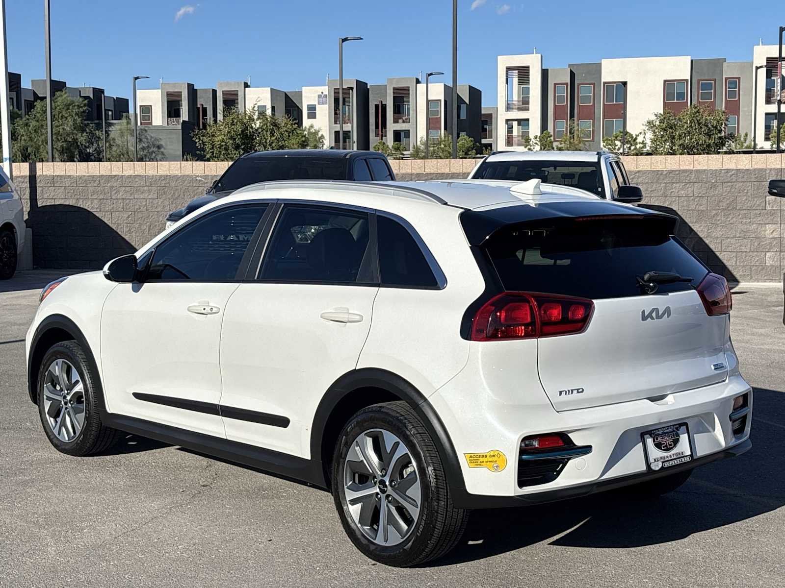 Used 2022 Kia Niro EX image 7