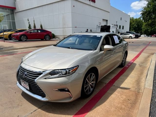 Used 2017 Lexus ES 300h FWD image 2