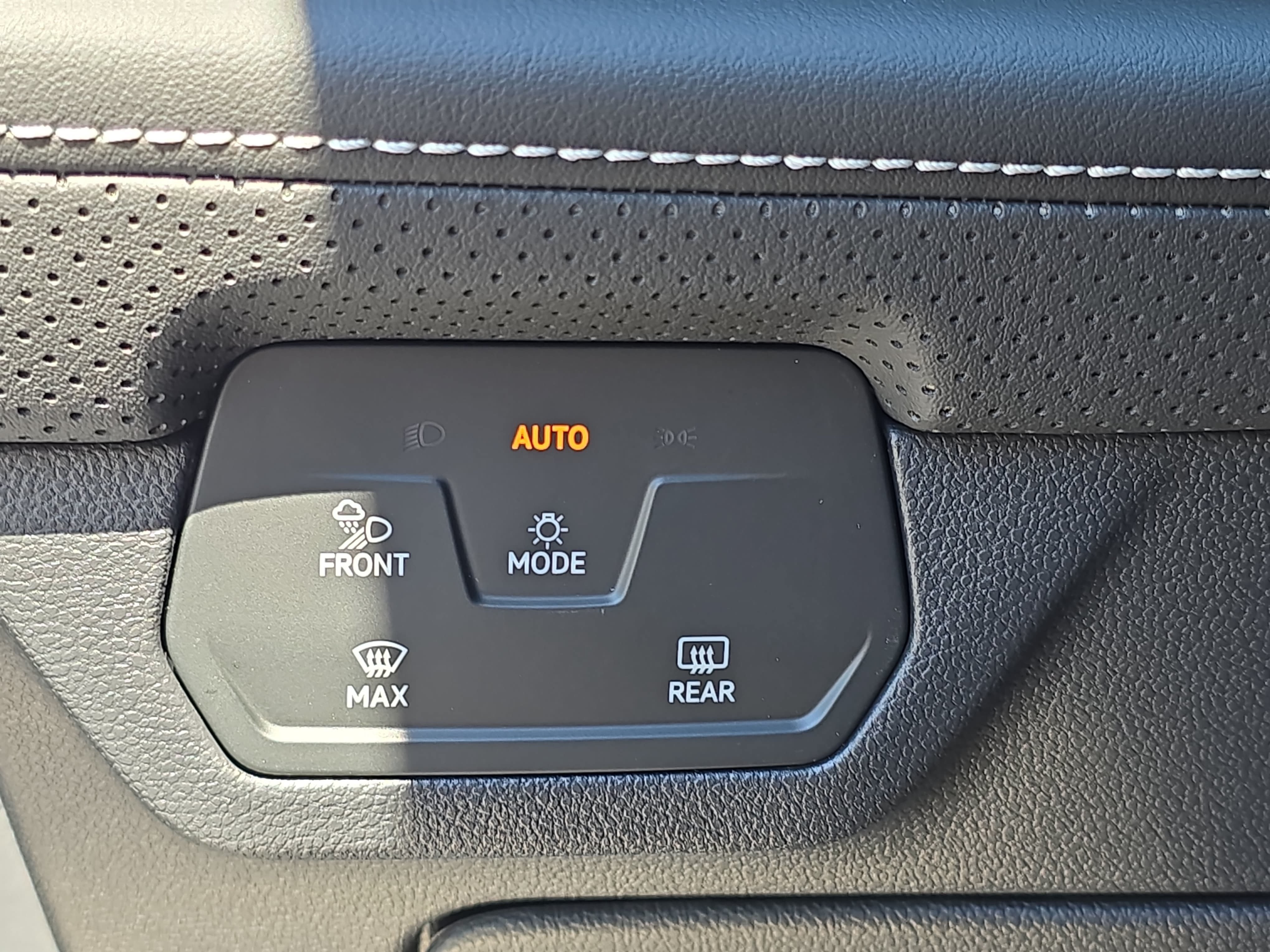 New 2026 Volkswagen Atlas Cross Sport SE AWD/4WD image 26